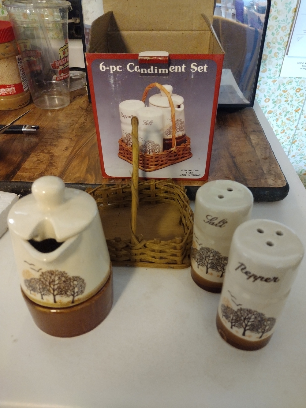 6-pc Ceramic Condiment Set with Woven Basket - Cream & Brown